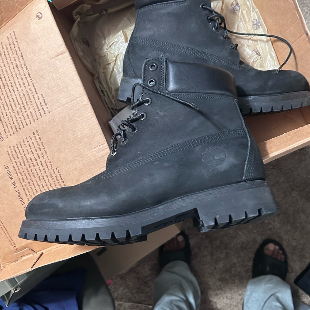 Timberland Men's black suede Boots Sz 8.5      Ole school ,like new